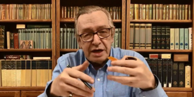 Aliados de Bolsonaro lamentam morte de Olavo de Carvalho