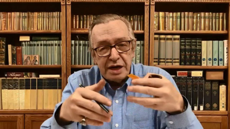 Aliados de Bolsonaro lamentam morte de Olavo de Carvalho