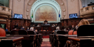 Projeto na Alerj pede que Uerj revalide diplomas de médicos brasileiros formados no exterior