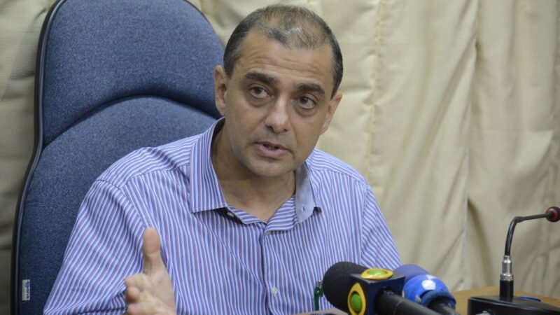 TCE conclui que ex-secretário do RJ Edmar Santos recebeu ilegalmente R$ 406 mil dos cofres públicos