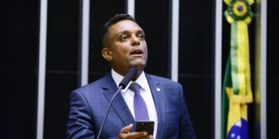 Câmara faz 1 minuto de silêncio em memória de congolês assassinado no Rio de Janeiro