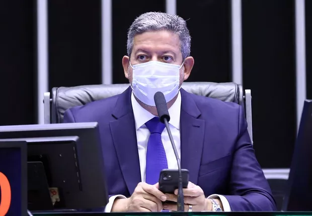 Lira aciona STF para Câmara decidir cassações