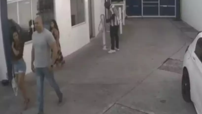 Com restrições do STF, Daniel Silveira vai a festa