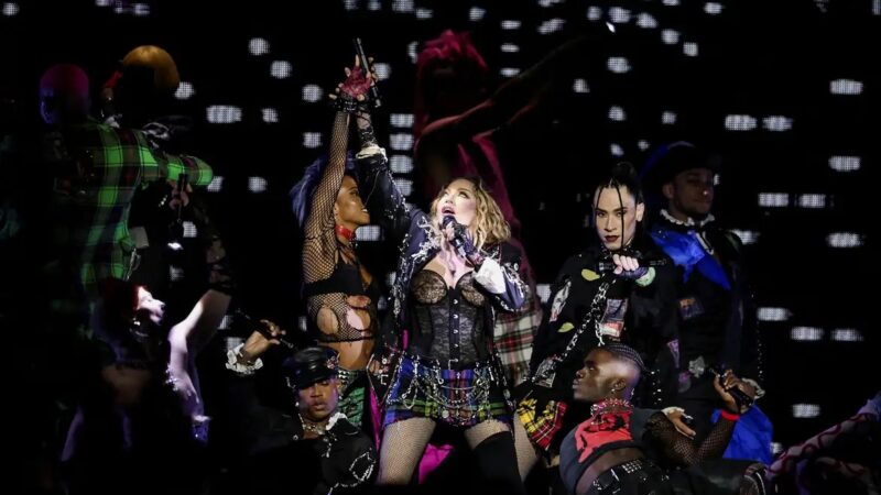 Deputado quer proibir Governo do Estado de patrocinar eventos de cunho pornográfico e promíscuo