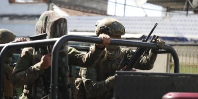 Sete dos dez mortos em operação no Complexo da Penha somam 135 passagens pela polícia