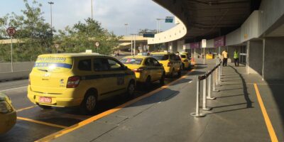 Taxistas superfaturam viagens na saída de eventos e de aeroportos