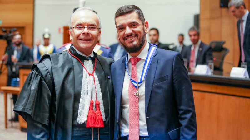 Presidente da Alerj e 2ª vice são homenageados com Colar do Mérito Judiciário