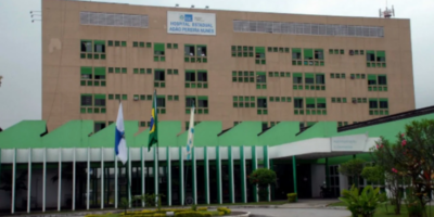 Adolescente é esfaqueado dentro de escola