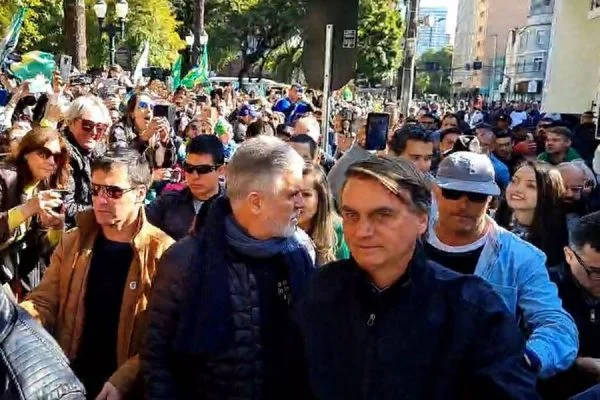 Bolsonaro em marcha: “Nosso exército é o povo”