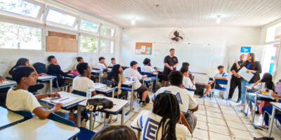 Programa da Alerj que ‘transforma’ estudantes em ‘deputados’ abre inscrições na próxima segunda