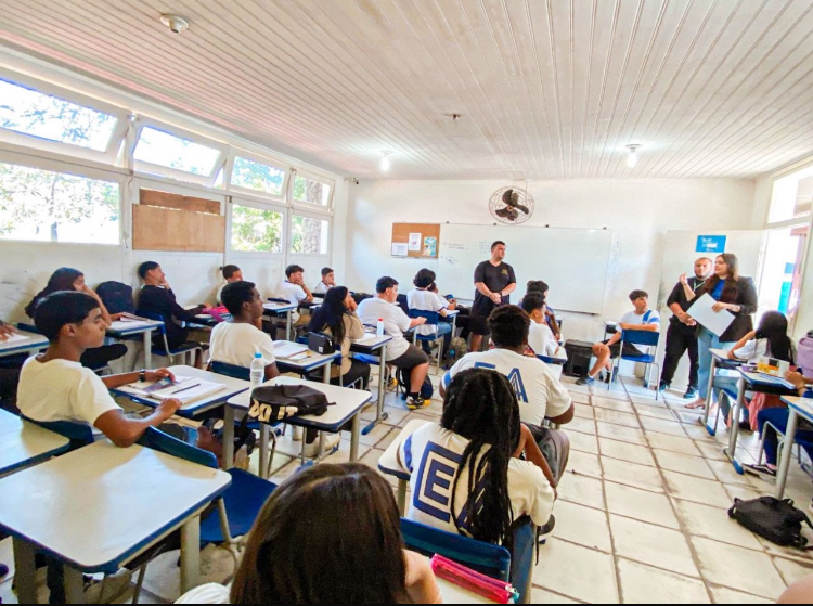 Programa da Alerj que ‘transforma’ estudantes em ‘deputados’ abre inscrições na próxima segunda