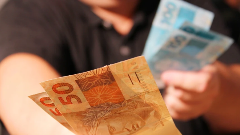 Governo propõe salário mínimo de R$ 1.294 para 2023