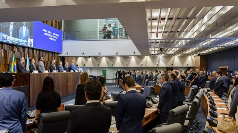 Ministro do TSE diz que plataformas devem impulsionar checagem de fake news