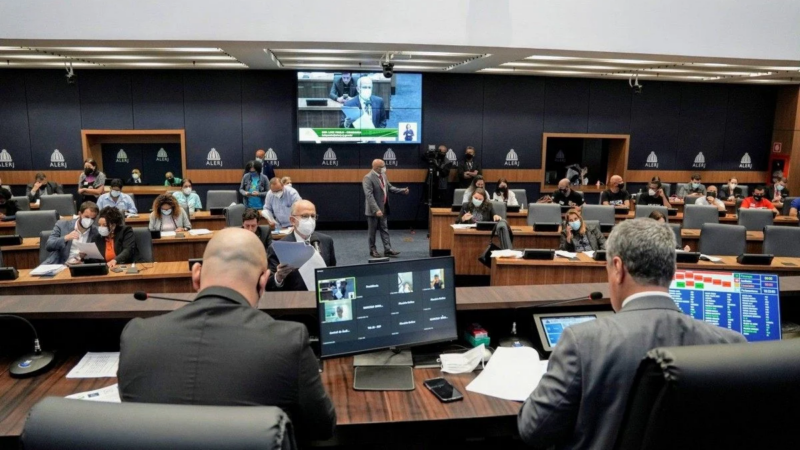 Alerj aprova pedido para governo regulamentar promoção dos oficiais do Corpo de Bombeiros