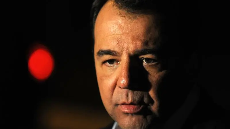 Sérgio Cabral é transferido de batalhão dos bombeiros