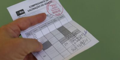Paes anuncia que passaporte da vacina será suspenso no RJ