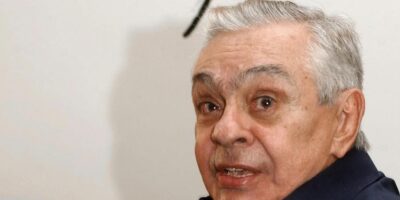 Bolsonaro, a estátua de Chico Anysio e a ‘ditadura do politicamente correto’