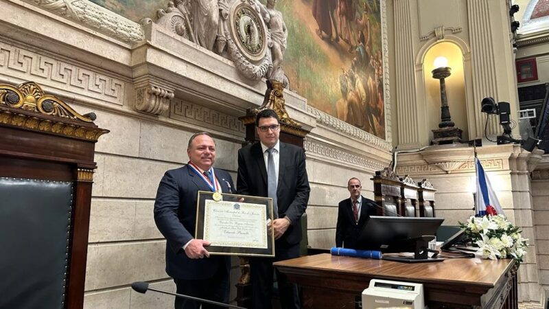 Deputado Eduardo Pazuello é agraciado com Medalha Pedro Ernesto