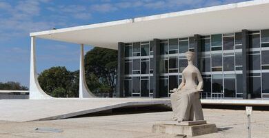 Senadores articulam reação a ataques de Bolsonaro e movimento de defesa do STF