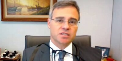 Voto de Mendonça contra Silveira irrita evangélicos