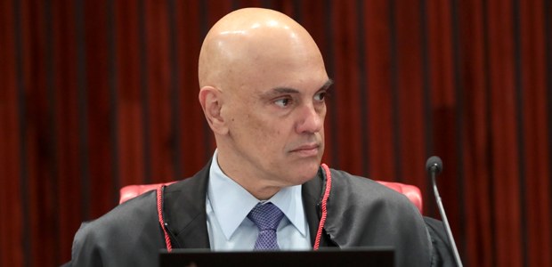 Posse de Moraes no TSE deve reunir Bolsonaro e Lula nesta terça