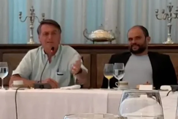 Bolsonaro e Michelle recebem evangélicos