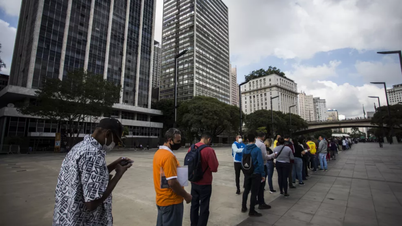 Desemprego recua para 10,5% em abril e atinge 11,3 milhões, aponta IBGE