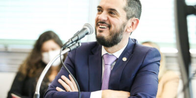 Lei garante reajuste anual e expansão do auxílio-transporte dos servidores da Uenf