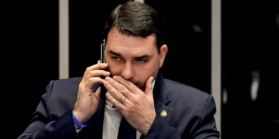 MP livra Flávio Bolsonaro de acusações na Justiça Eleitoral