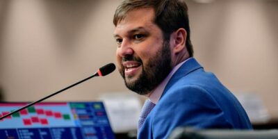 Projeto de Lei responsabiliza empresas por fios pendurados em postes