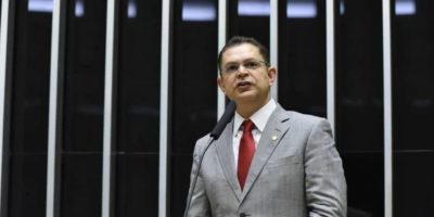 Bancada evangélica se movimenta para manter mandato de Daniel Silveira