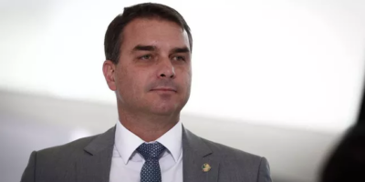 Flávio Bolsonaro e advogados lançam projeto voltado para defesa de policiais na Justiça