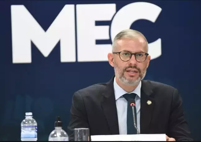 Governo nomeia Victor Godoy como ministro da Educação