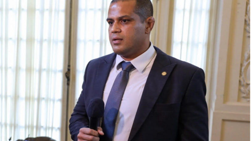 Vereador Chagas Bola cobra explicações da Prefeitura do Rio sobre discriminação de alunos