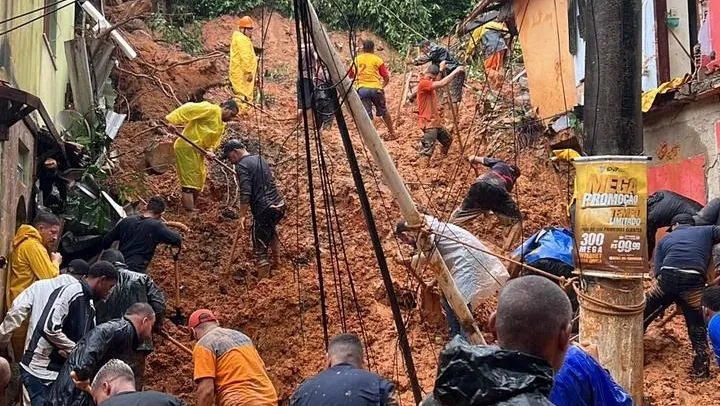 Temporal deixa ao menos 13 mortos no RJ