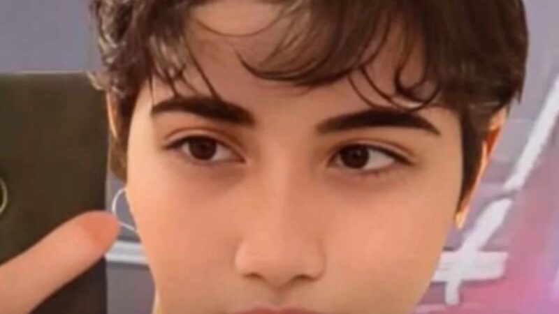 Morre adolescente iraniana espancada no metrô por não usar véu