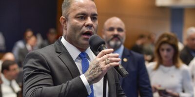 Deputado Poubel cobra explicações à Seap e aciona o TCE sobre máquinas de pagamentos nas cantinas de presídios