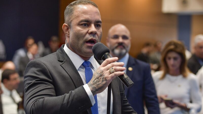 Deputado Poubel cobra explicações à Seap e aciona o TCE sobre máquinas de pagamentos nas cantinas de presídios