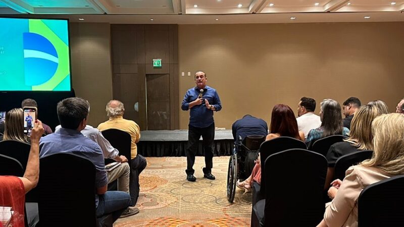 Onyx Lorenzoni lança livro sobre trajetória política de Jair Bolsonaro