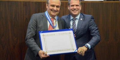 Secretário Nelson Rocha recebe a Medalha Tiradentes da Alerj