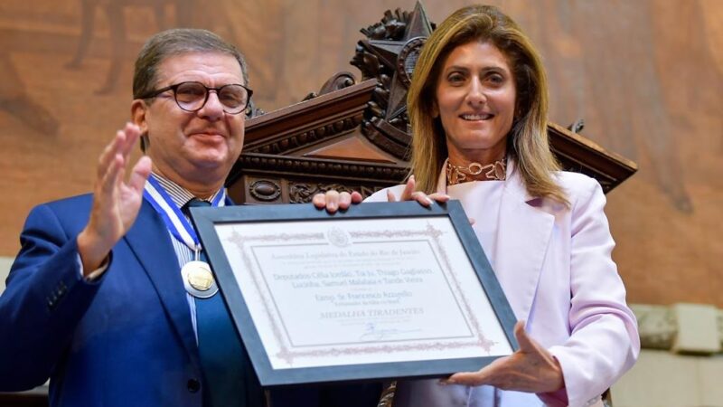 Célia Jordão entrega Medalha Tiradentes ao Embaixador da Itália no Brasil