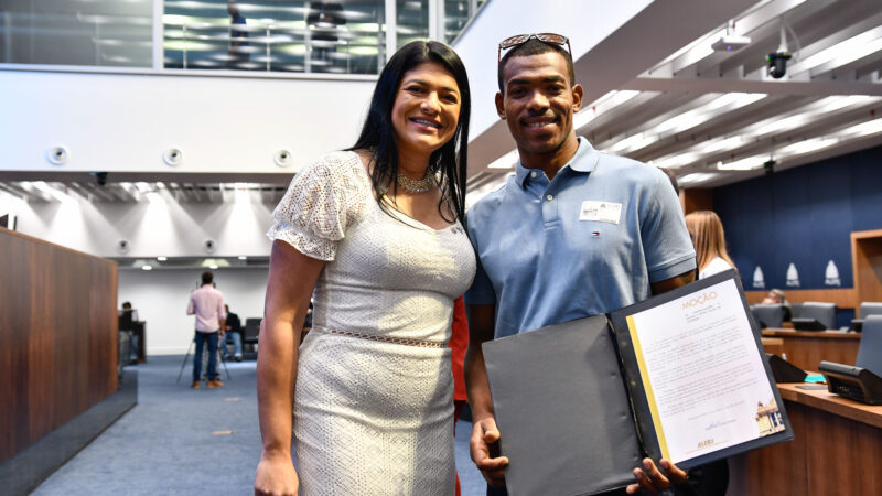 Alerj aprova Medalha Tiradentes para bodyboarder que resgatou salva-vidas