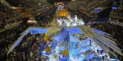 Rio interdita trânsito para desfile