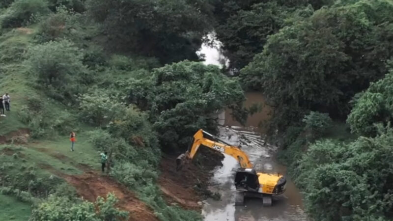 Rios de Itaboraí passam por limpeza e desassoreamento