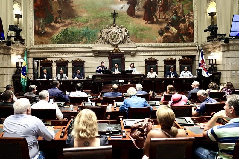 Comissão de Segurança da Câmara do Rio debate armamento da Guarda Municipal