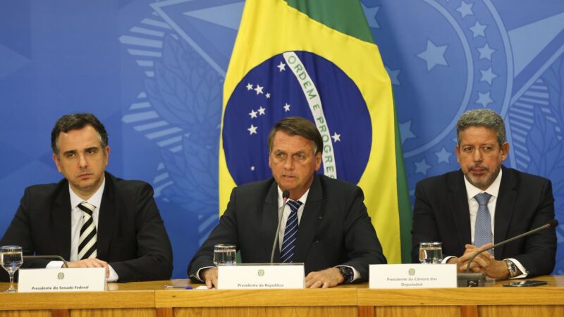 Combustível: presidente propõe ressarcir estados em troca de ICMS zero