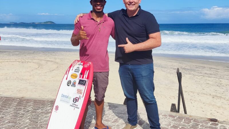 Bodyboarder que resgatou salva-vidas vai receber homenagem