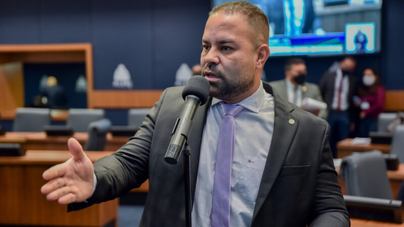 Deputado Filippe Poubel defende cremação gratuita no Estado do Rio de Janeiro