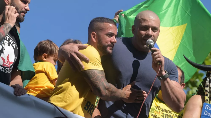 Silveira participa de ato pró-Bolsonaro