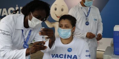 Mortes por covid-19 caem 77,3% no estado do Rio